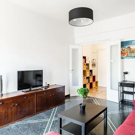 Moderno Sampierdarena/centro Διαμέρισμα *